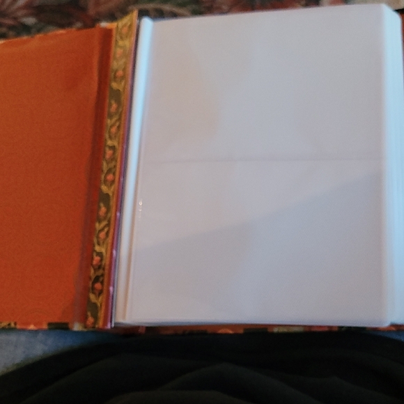 Elephant & Monkey Photo Album in Vibrant Colors - Picture 3 of 7